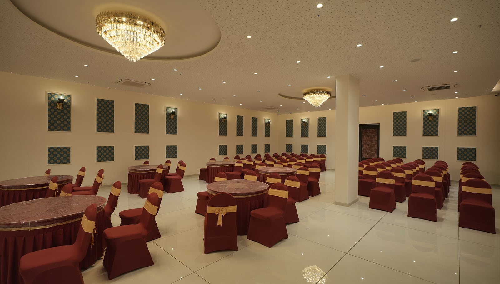 Planning a Wedding Reception in Anand? Why Bayleaf Banquet Is the Right Venue