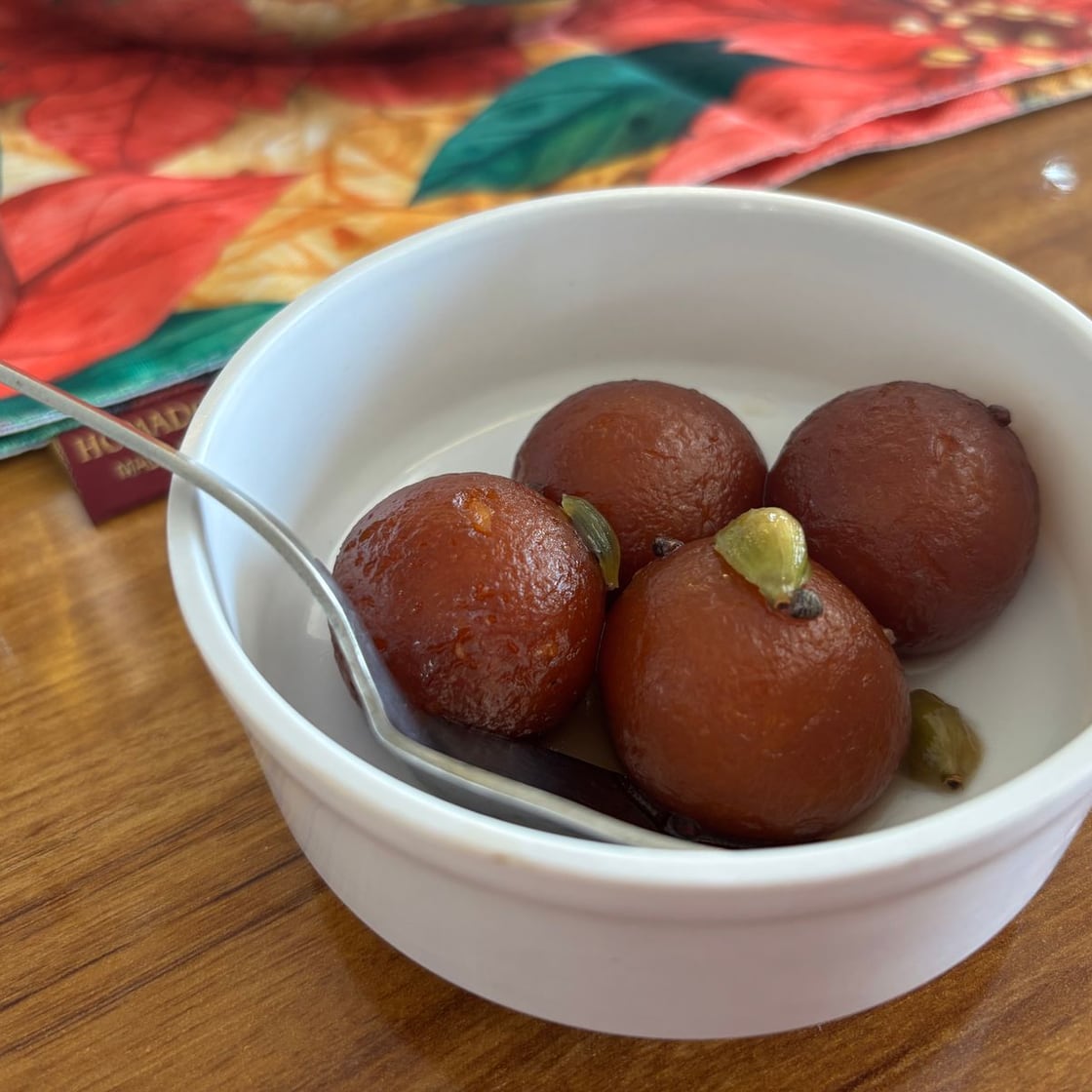 Gulab Jamun (4 pcs)