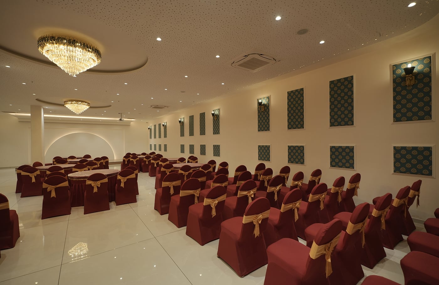 Bayleaf Banquet seating
